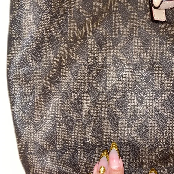 Michael Kors Jet Set Tote - Picture 2 of 9